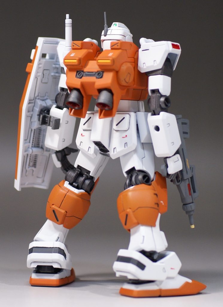 必要な部分は後ハメ加工。アンテナは真鍮線に変更しています。