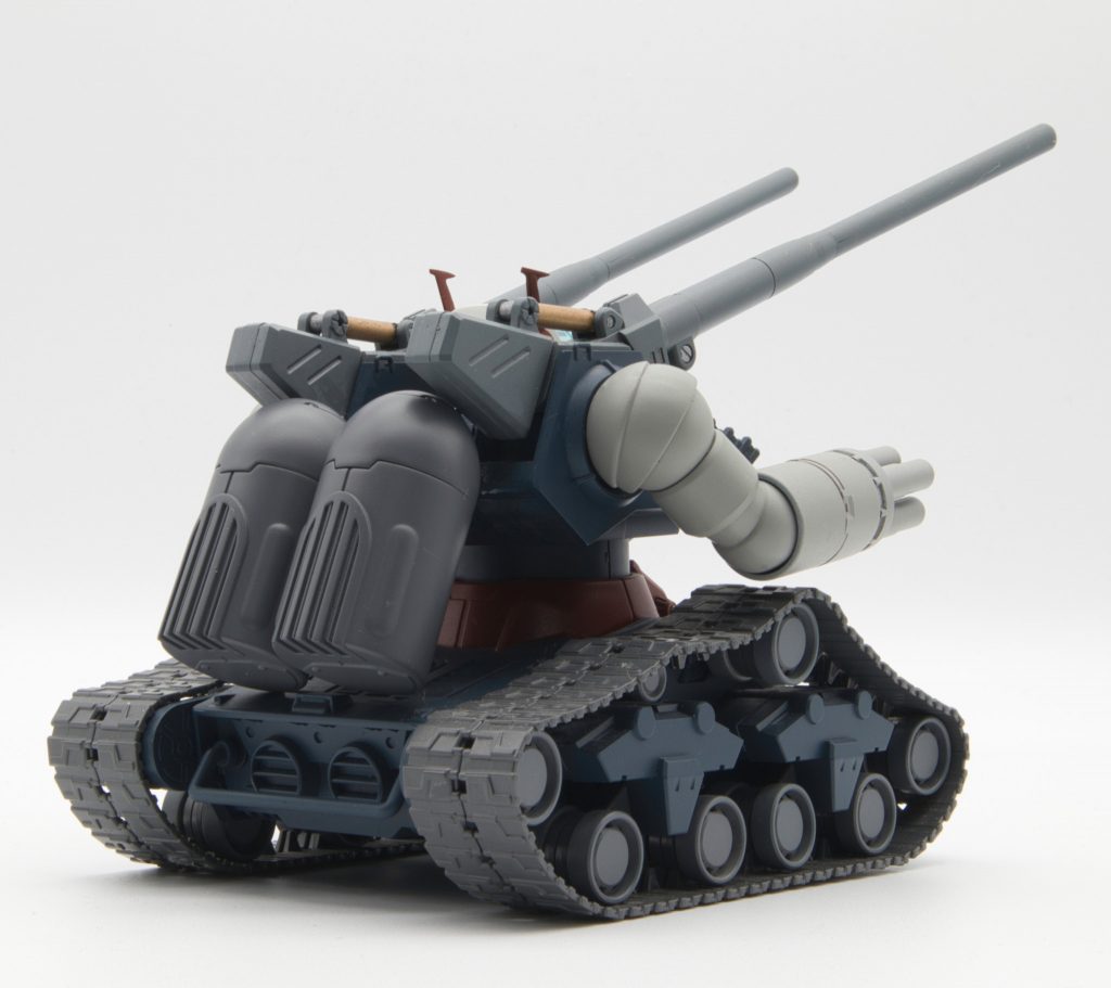 初期型はランナーの都合で排煙ダクトパーツが2つ作れるので初期型の方を使いましたがデカ過ぎました。