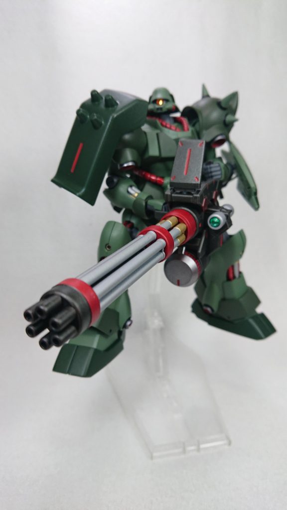 武装に「ジャイアントガトリング」とジムスナイパーの「シールド」を装備