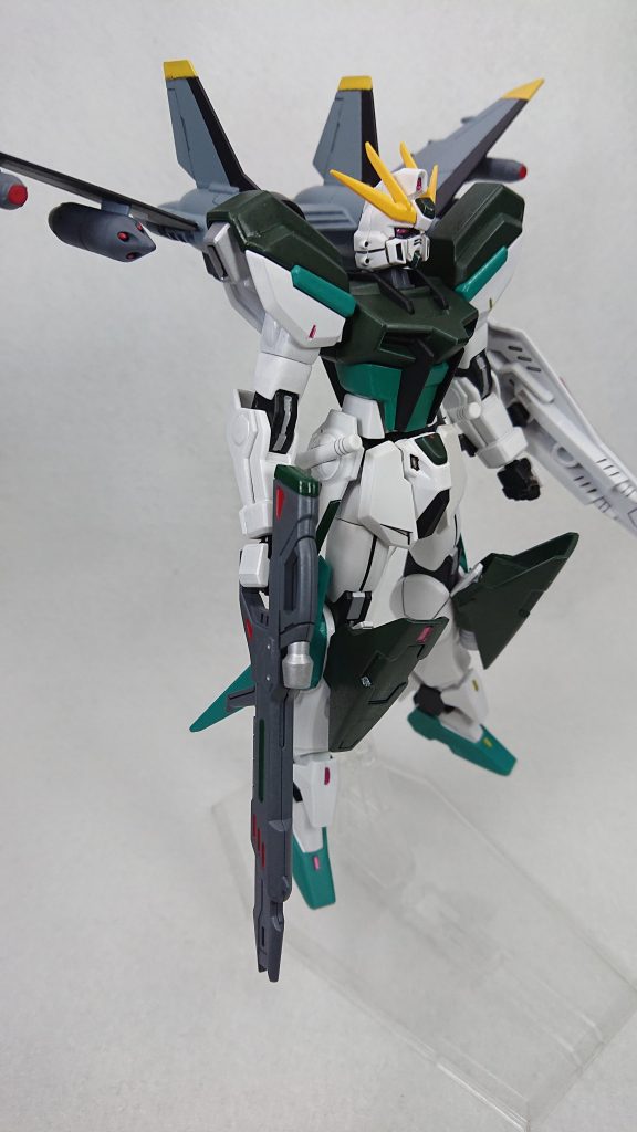 肩と腕部は「ウィンダム」