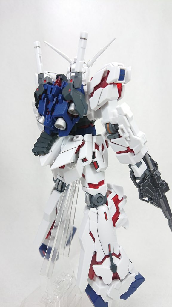 頭部の角をホワイトとゴールドで塗り分けてみました