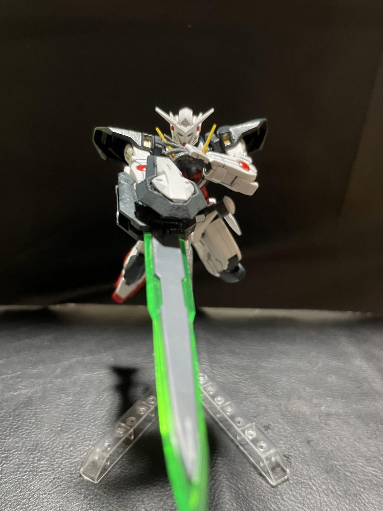 リボンズが乗るオーガンダムを貫くイメージのポージングです😊