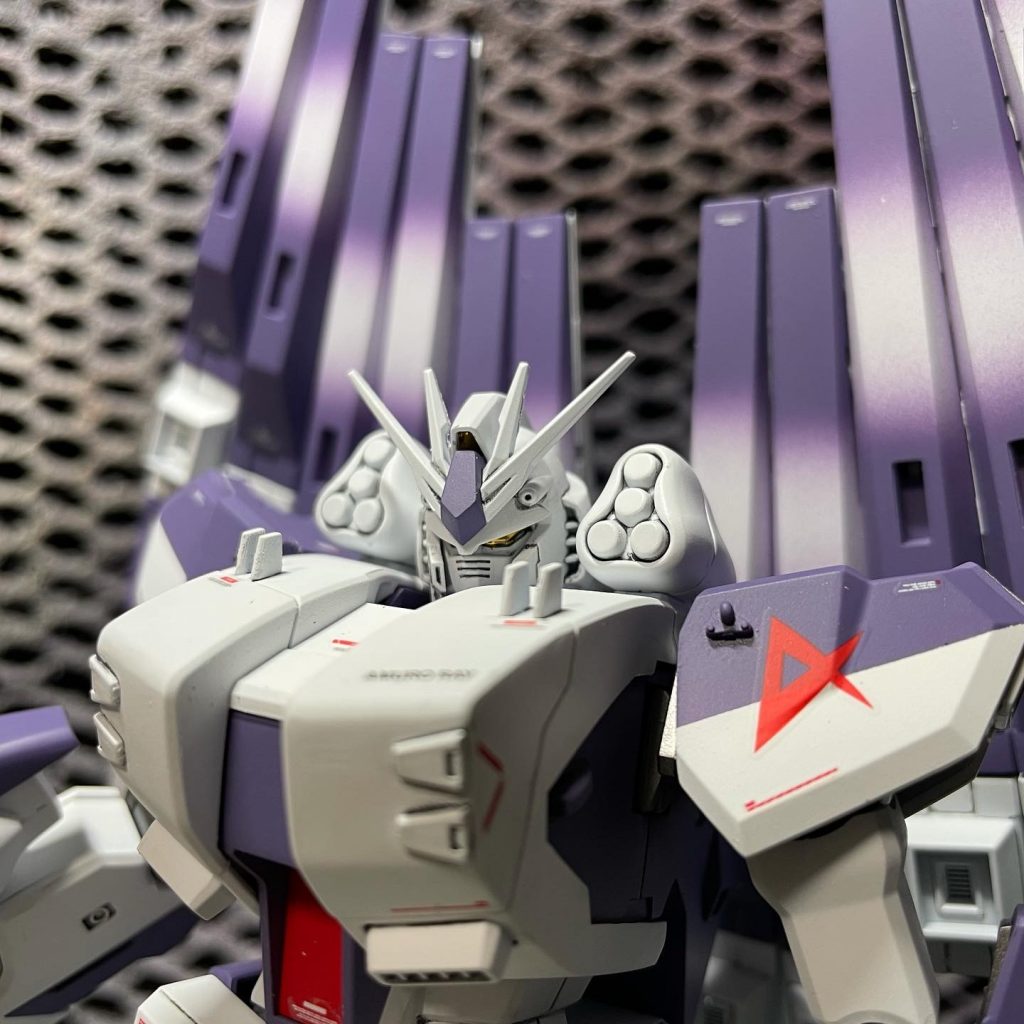 ガンダムデカールをはじめ、市販のデカールも使用しております。