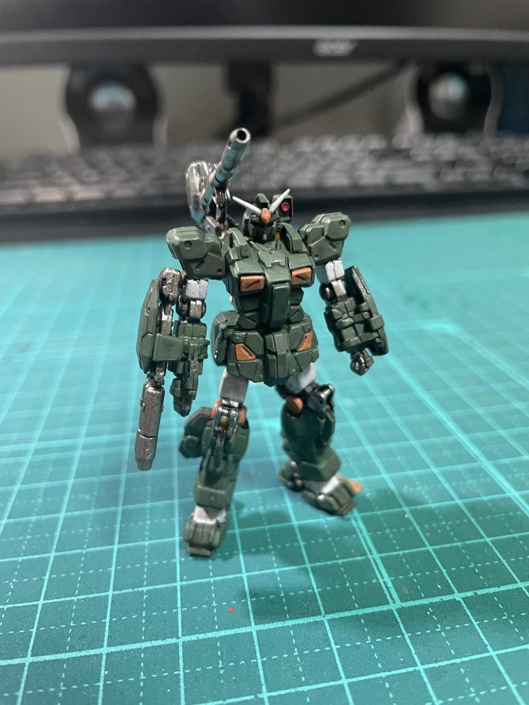 陸戦型ガンダム実は背中のキャノン(装備名忘れた)が組み上げ中折れてしまったのでもう1つ買ってパーツだけ取ったりした(1敗)