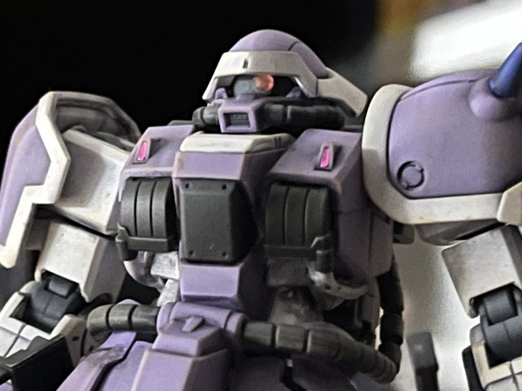 暗いとこでもしっかり反射してくれます。胴体のセンサーは付属のホイルシールです。