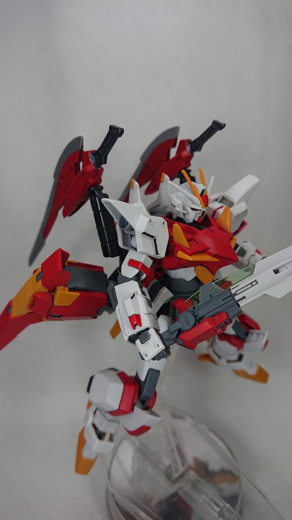 肩はバーニアがあったので「シャイニングブレイク」を採用腕部は「ビルドストライク」