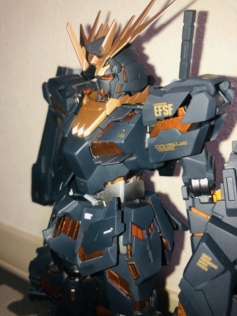 肩は大型化&位置上げ、ツインアイは別パーツから切り出しました。