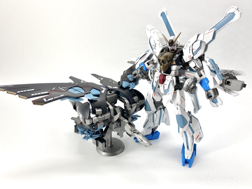 フルクロスユニットをパージすることで「ガンダム魔王ダブルクロス」となりますコアガンダムユニットパーツを採用しているためフルクロスユニットとしておくことも可能