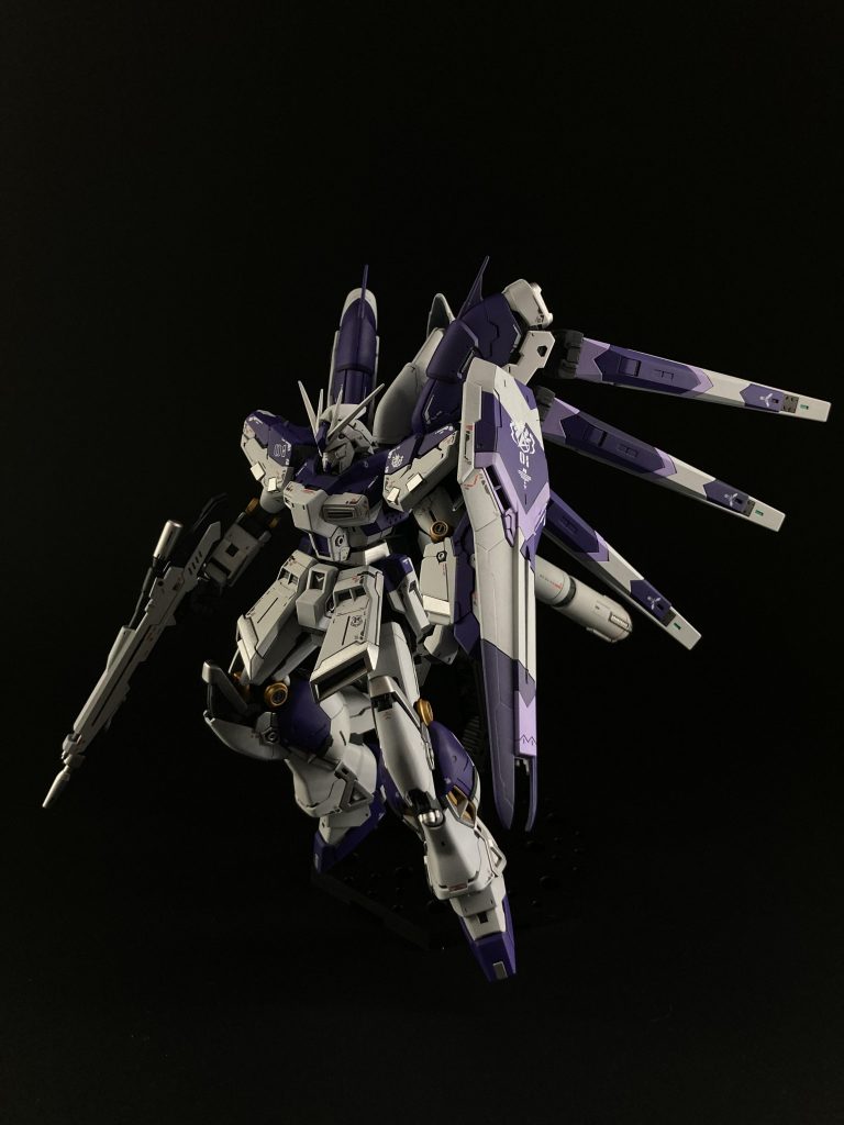 ビームライフルとシールドを装備。