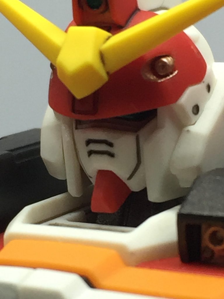 頭部バルカンをカッパーに塗り分け。W系は小顔なのか、各パーツも小さくて大変でした。目もシールではなく、メタグリーンとブラック(エナメル)で塗りました。