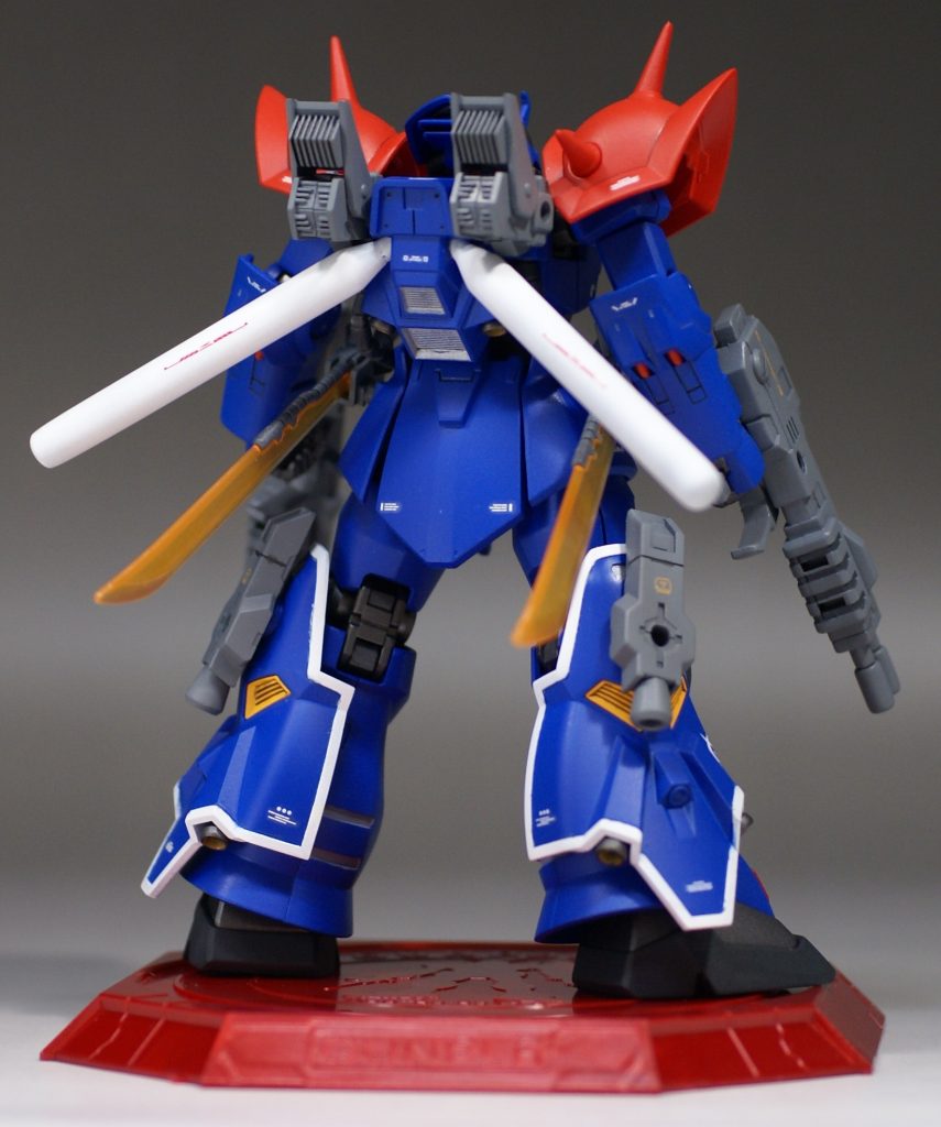 バックパックもコトブキヤのパーツででっち上げてそれっぽく。脚のスラスターは30MMで代用。