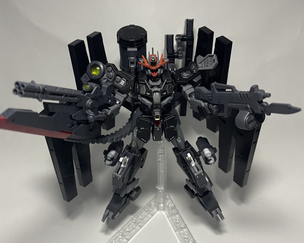 からの・・・デストロイヤー！！！頭部はガンダムサバーニャとコマンドクアンタをミキシングしており、ガンダムサバーニャのセンサーが生きているのでスコープカメラの展開も可能。