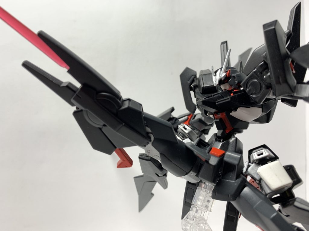 脚部隠しビームサーベル。