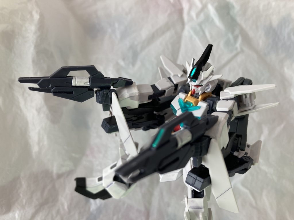 【バーストモード】GNシールドユニットとビームガン装備の腕部を接続する事で大出力のビーム射撃が可能になる。これにより従来のコアガンダムの攻撃力不足の解消を図っている。