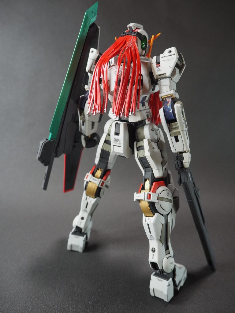 各部赤やゴールドで情報量を増やしてます。