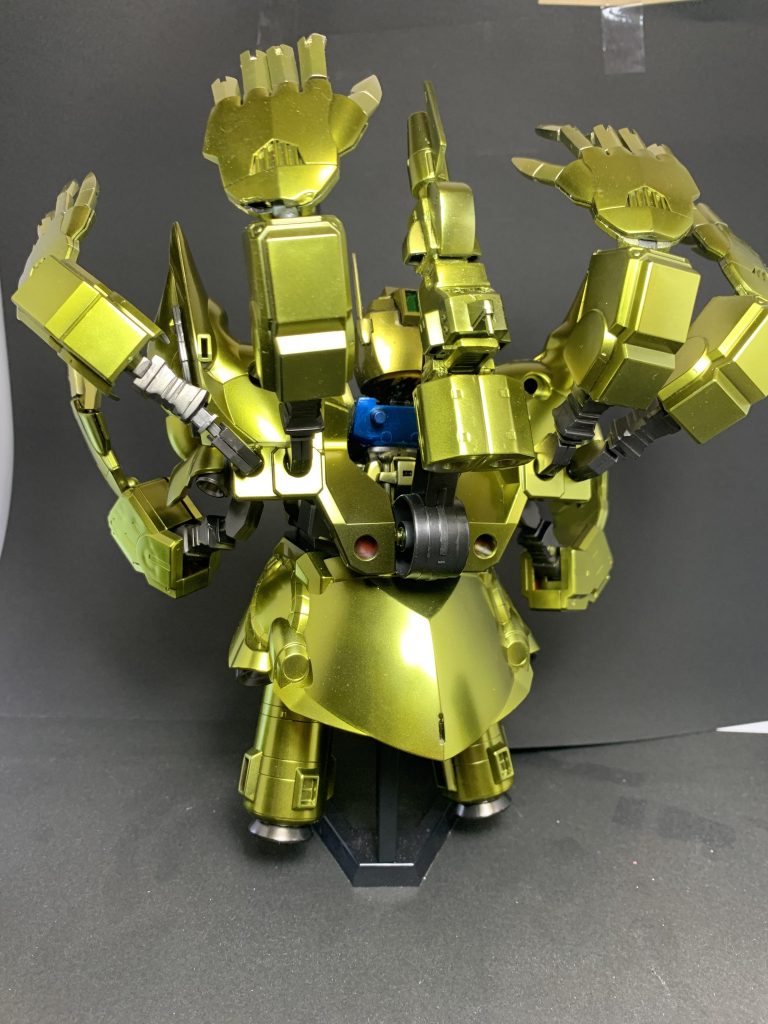 後ろ姿。メガバズーカランチャーもBB戦士の物を使用してます。