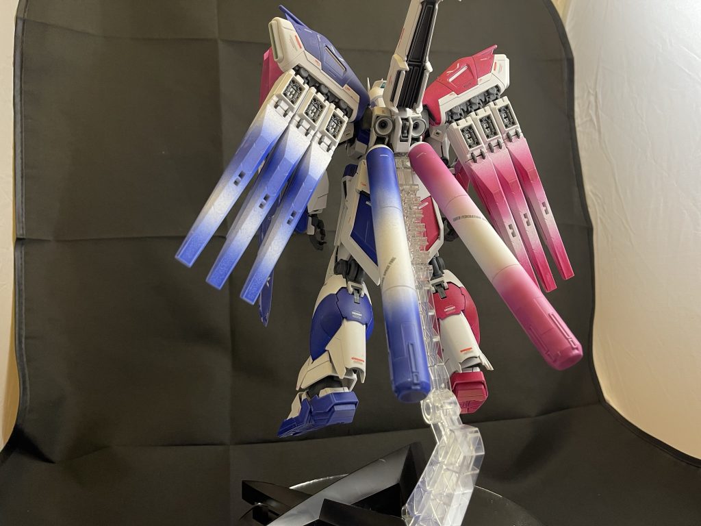 MG Hi-νガンダム ver.Ka. Yu-ri custom–3枚目/制作者：ゆーり(ロールシャッハ1号CV)