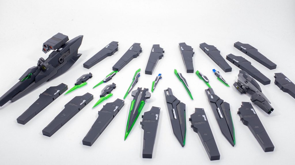 ほぼ全ての武装はビットとして遠隔操作が可能でありデッドウエイト化を避けつつ多数の敵機を殲滅できる。