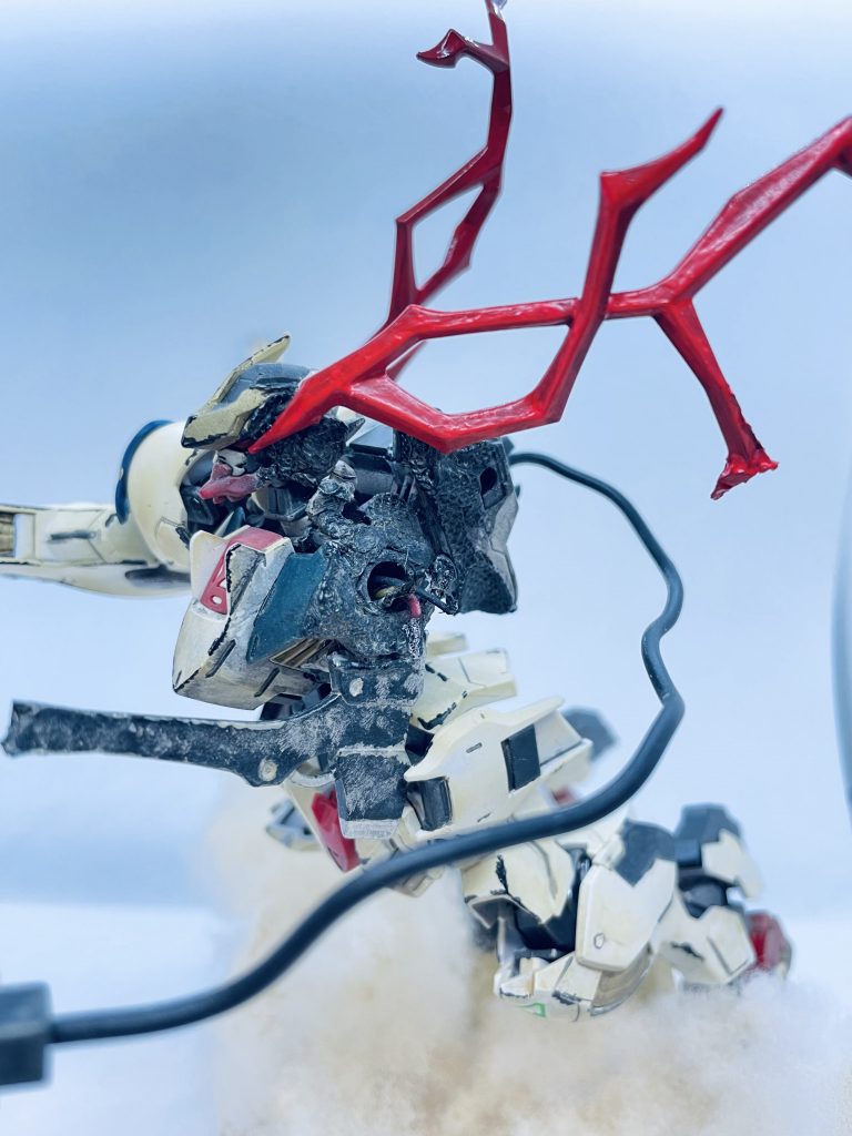 左腕側、ダインスレイブ被弾後の再現の為、配線露出＆溶かしてみました。