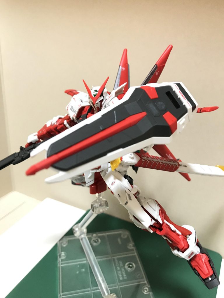 シールド腕に取り付けて持ち手を握らせるタイプなので、ポージング中に外れるなどはありませんんでした