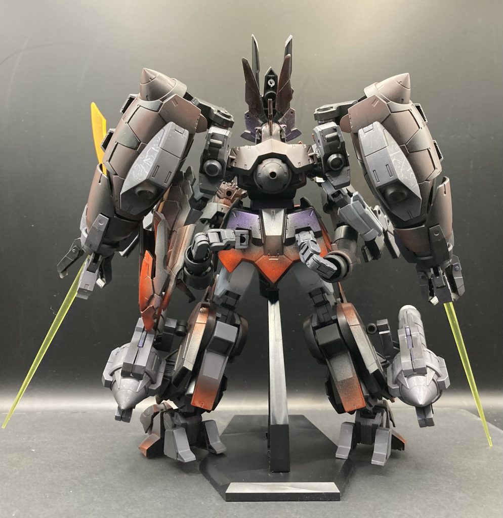 back shotさまざまな武装を追加装備。全方位型に改造しているため、360度死角なし。