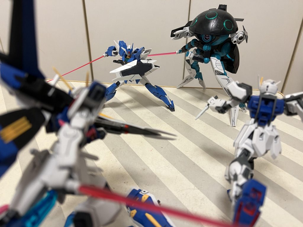 ヒロトとメイは多分GBNで連合軍団と戦うミッションを攻略してるんでしょうね!ストライクの足裏は見ちゃダメー
