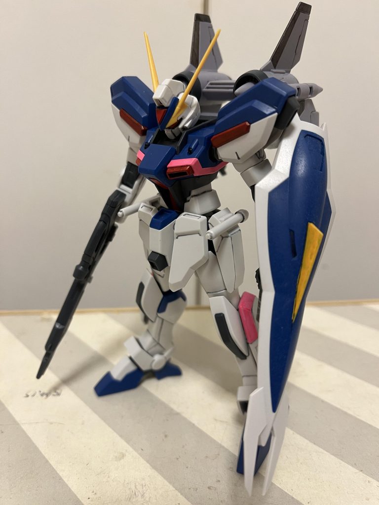 ガンダムマーカーにて部分塗装、艶消しスプレー塗布。うわぁ、シールドの黄色は流石にテキトー過ぎました。