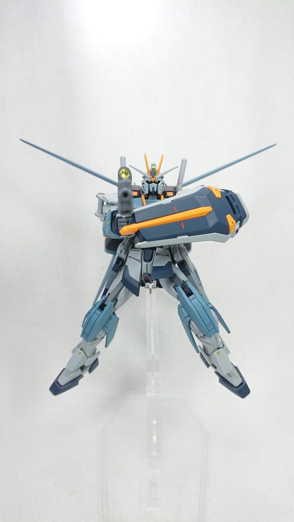 ビームライフルのスコープ部分をピンバイス(3㎜)で拡張セリアで買ったデコレーションシール(黄色)を埋め込んでみました