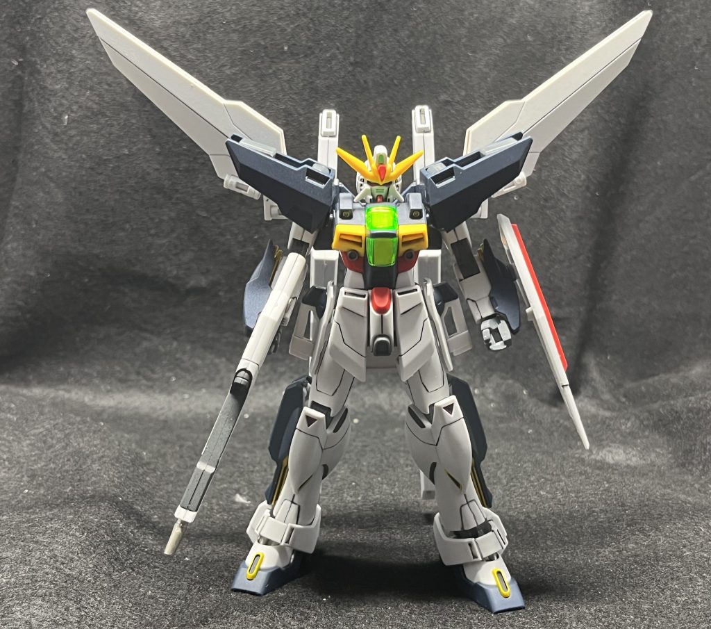 全面。部分塗装を水性ホビーカラーとガンダムマーカーとタミヤエナメルで筆塗り、タミヤカラーとMr.カラーでスプレー塗装をしました。仕上げは本体をつや消し、フィンを半光沢で仕上げました。