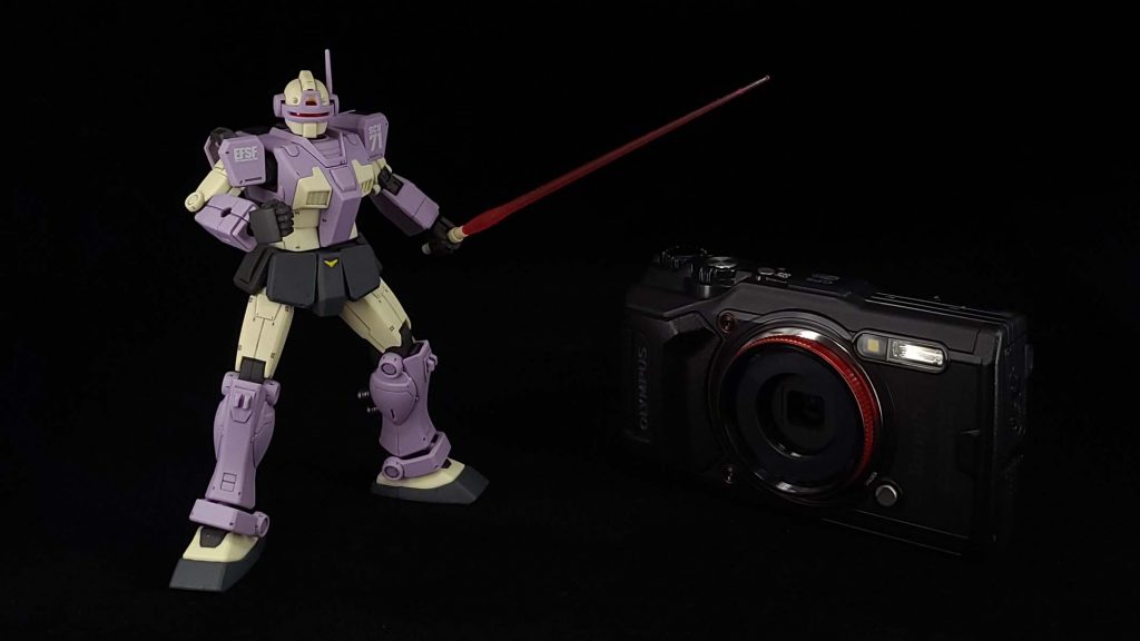 制作小話細かいモールドがたくさんあるのでスミ入れすると映えますね。スミ入れはタミヤのダークグレイ、バーニア類はガンダムマーカーで塗っています。つや消しはクレオスのプレミアムトップコートです。使用キット・HG 1/144 ジム・インターセプトカスタム×1最後に2つの目が光っているように見えますがライトの加減です。手前に2つのライトを置いているのですがそれが反射したようです。狙っていたわけではないですがこういうのもありだと思います。使用している撮影ブースはSAMTIAN 40CM、カメラはオリンパスのTG-6です。ここまで見ていただいてありがとうございます。みなさんお体に気をつけてお過ごしくださいませ。