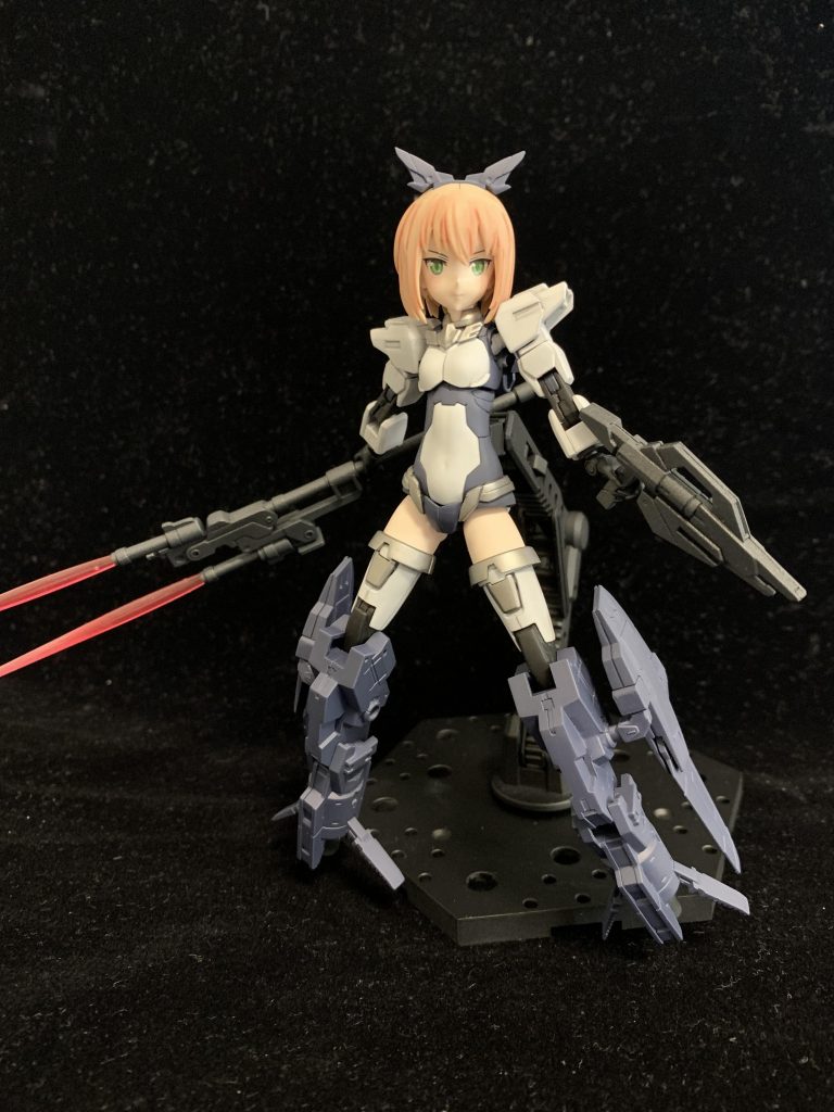 頭と本体は30MSティアーシャ、脚は30MMマルチブースターユニットにビルダーズパーツのMS強化ウィング、腕とビームライフルはコアガンダム2、ビームサーベル(鎌?)はシステムウェポンキットを使いました。