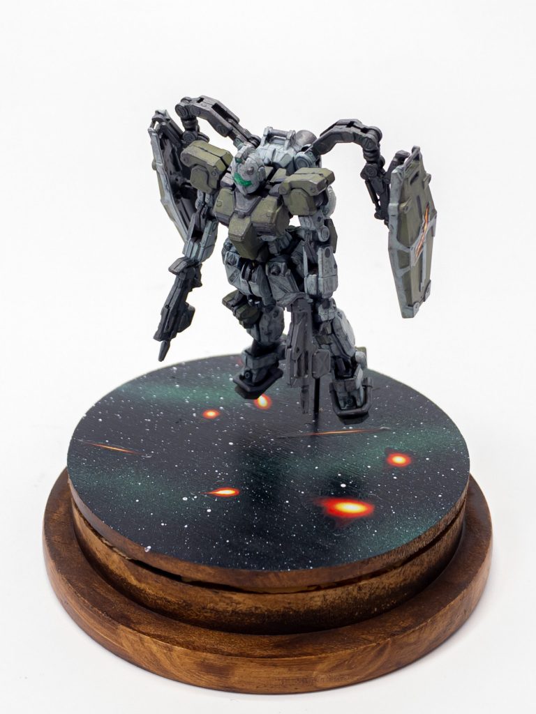 今回のベースは宇宙の戦場をイメージして塗装。爆発はデカールです。