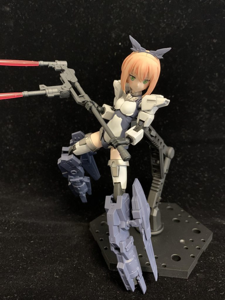 上記のパーツを、いろんな作例を参考にストライクウィッチーズのジェットストライカー風に組み合わせてみました。