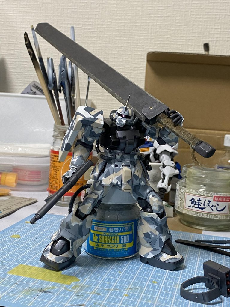 おまけ試しに鉄塊持たせてみる。やはりGHでは自立が難しいな(・∀・)後ろに作成途中のバルバトス君「貴様にはすぎたおもちゃだな」