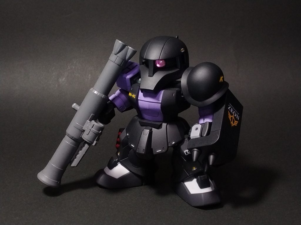 今回も過去作の撮り直しになりますが、当時は武装がスパイクシールドしか作っていなかったので、撮影するにあたりなんとなく物足りさなを感じた為、更に以前作ってたザクから拝借して色々盛ってみました。