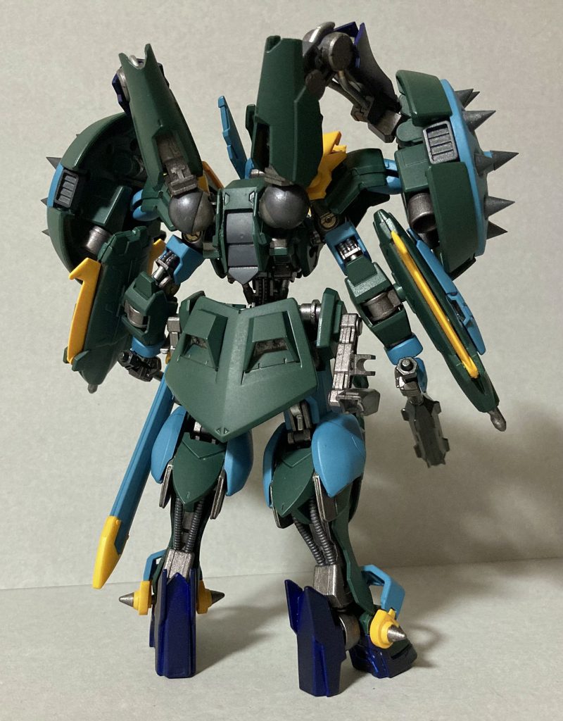 バック。リアスカートはガルバルディ・リベイクの余剰パーツ、ガルバルディβのパーツです。