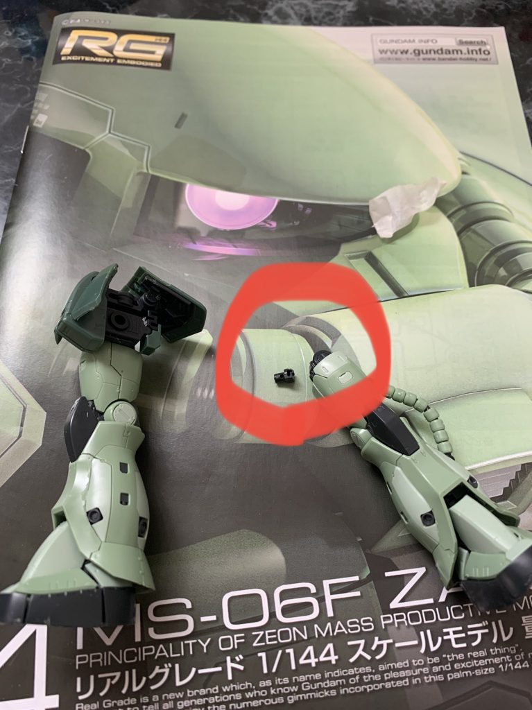 そういえば今回製作中にパーツ折れました😭左足付け根のRGらしいパーツ、、、ネットで注文して事なきを得ましたが高くつきました😓