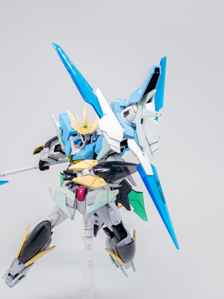 イージスモード3つのスタビライザーをY字型に展開し強力なGNフィールドを展開する。