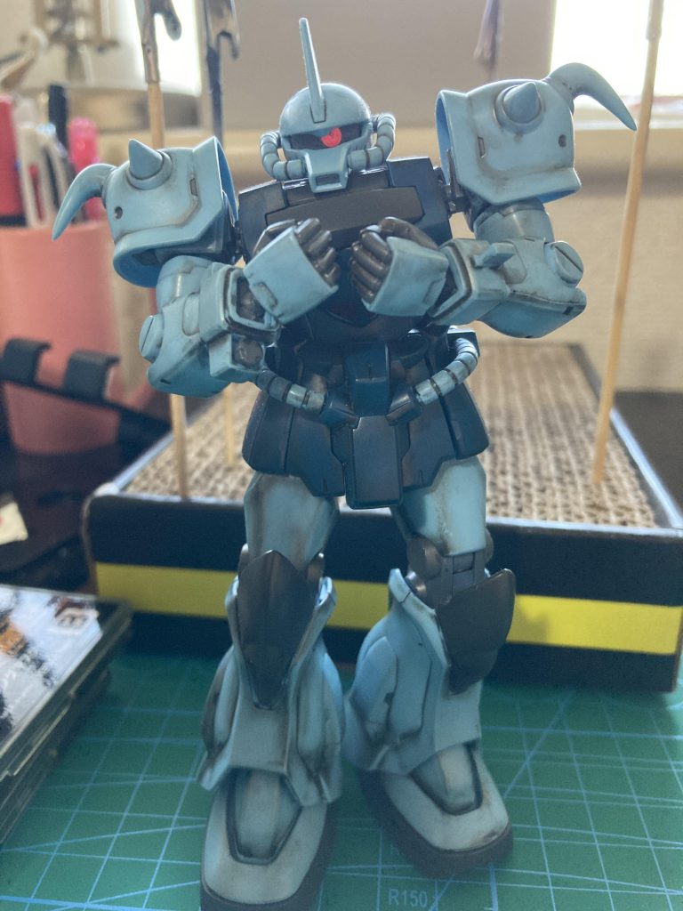 肩アーマーの角を逆に接着していたことに気付いた瞬間。絶望しました。固まり切る前に気づいてよかったです･･･。
