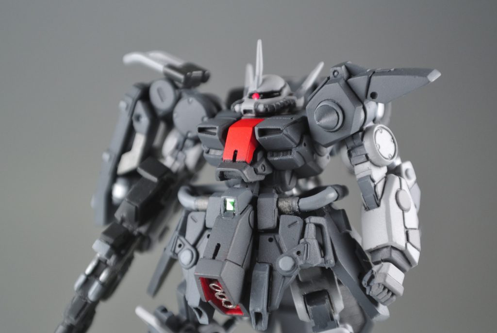 センサー部にはラピーテープ＋透明レジンをあしらいました。