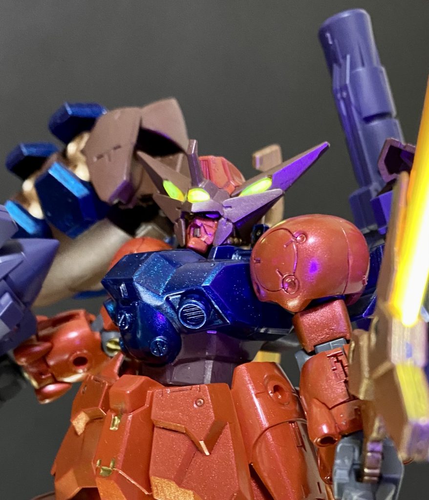 ブラックライトで頭が光るんですね😆