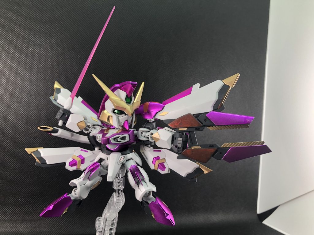 実在したとすると、腕の動きに合わせて肩装備も自動で動いてくれないと、まともに動けない感じですねw