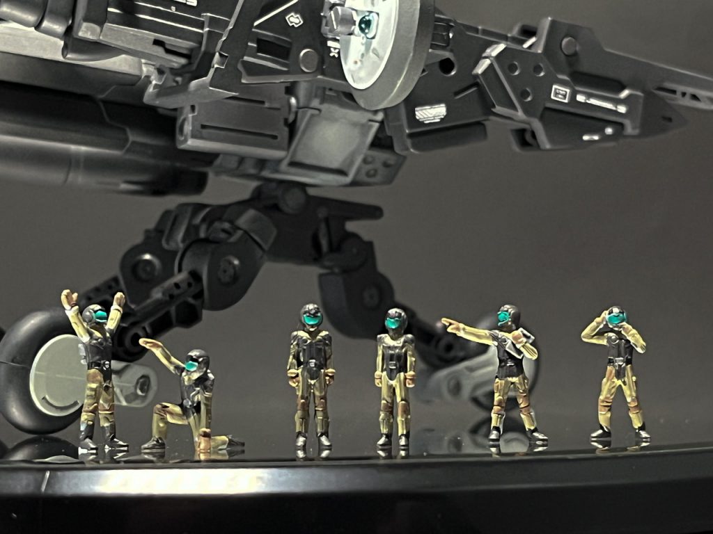 ・マンハンター部隊もちろん自走砲に兵士フィギュアも付属。K9のジオン兵に対して、こちらは連邦軍のエコーズが乗り込んでいる設定。歯車ティックな戦いを見せてくれる頼もしい奴ら。