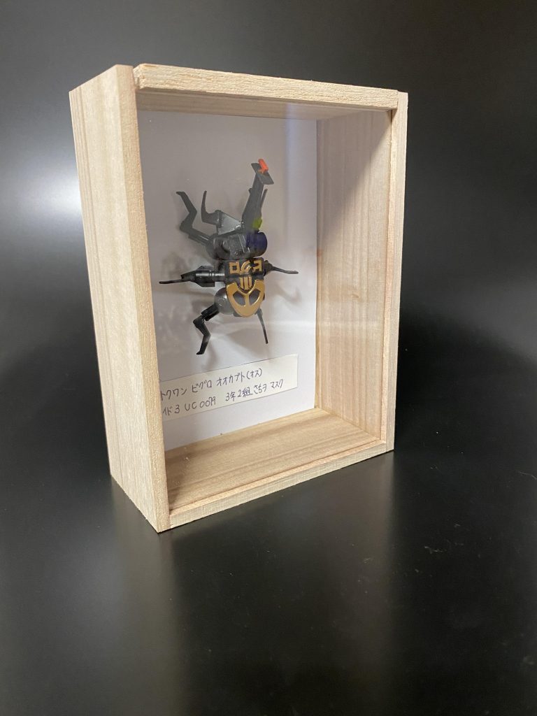 そして完成へ こう見えてオールビグロ製純度100パーのガンプラだったりします。(カブトムシ部分)さちヲマスク史上最大級の適当さでしたが、終始半笑いでめちゃくちゃ楽しく制作できました。ホント、アホみたいな作品ですが最後迄御覧頂きありがとうございました。\(//∇//)\