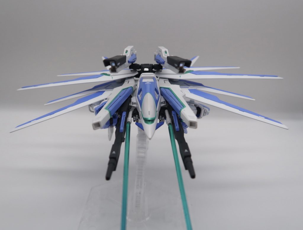 最後にサムネにもした、最終突撃形態です！全ての火器を全面に集約し、最大火力を持って突っ込んでいく！というのを想定した変形です。正面から。