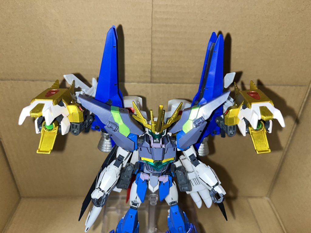 両翼は変形してレックスバスター発射状態となります。