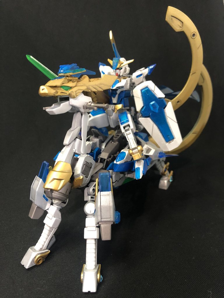 もちろん騎乗も可能です。アーマーの接続部で固定しているので、ポロリの心配は無し。X-ELダイバー[チー・リン]ある日GBNで生まれた特殊能力を持つELダイバー兄妹の妹の方。争い事を好まず、ガンプラが傷つく事を極端に嫌う。[時間操作]という能力を持つ為辛い目にも遭ってきたが、自分を護ってくれた兄やクロノへの信頼は厚く、また自らも彼らを護りたいという想いから[麒麟]に乗り、戦場を駆ける。