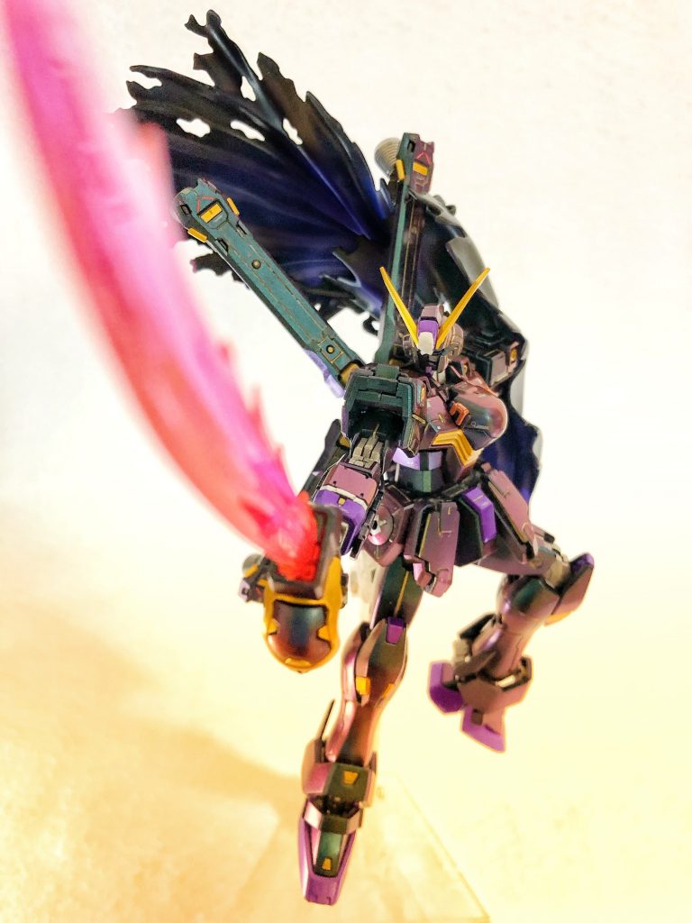 コレが一番イケメンだと思いますクロススラスターはX2改の方が好きだが、コアファイター分離キットを作ったことが無かったのと、やはりバスターランチャーよりショットランサー。hgのX2改を作るか死ぬほど迷った。