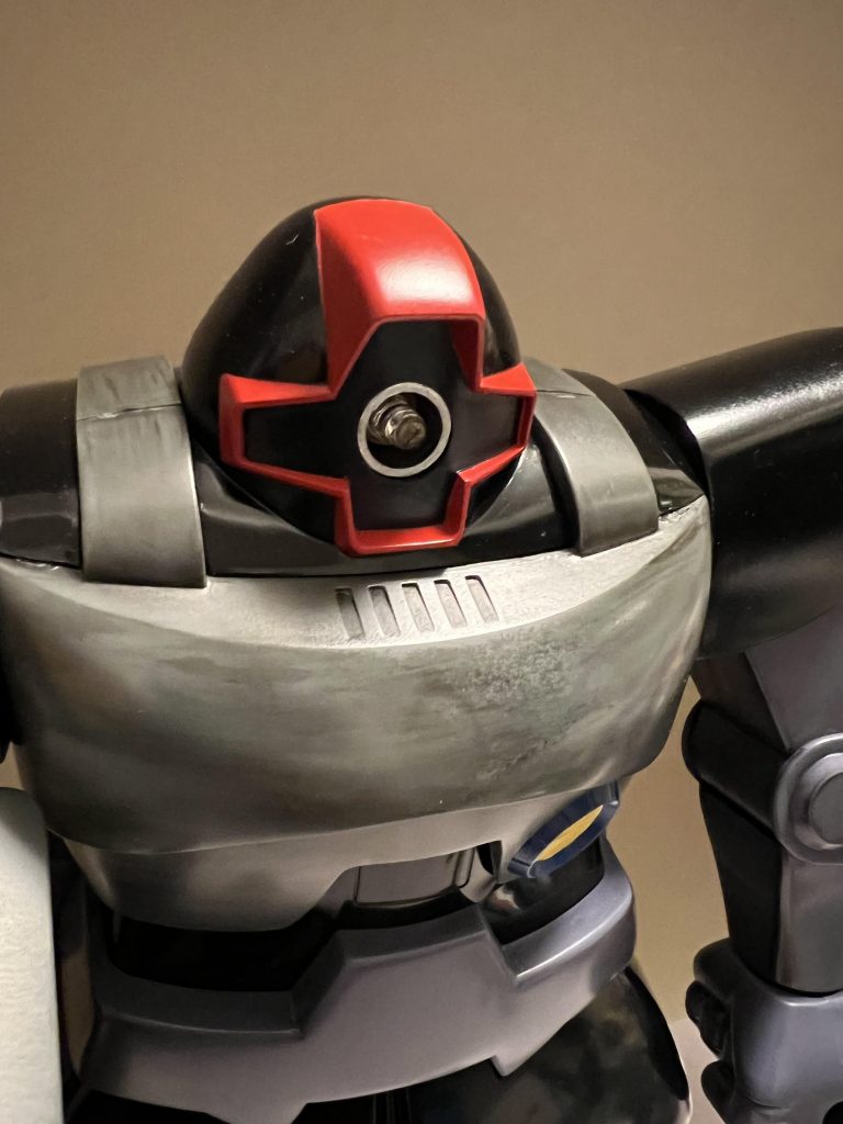 こちらはランプオフ。電池は上半身を外して出し入れします。スイッチ機構はなし。