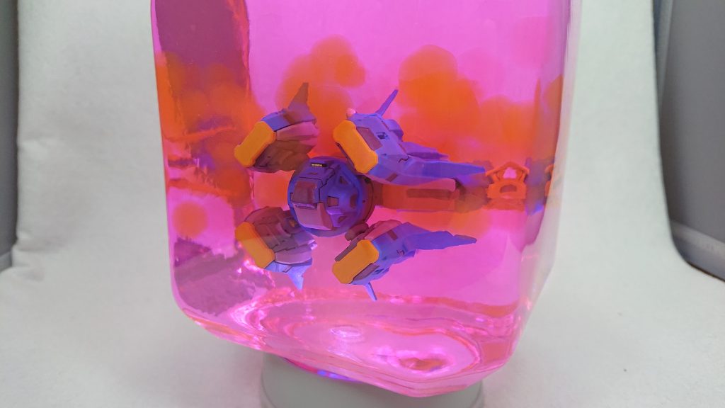 赤の主張が思った以上に強かったのですが、スカイブルーに塗装したおかげで、全体的には良い仕上がりになった気がしますでは、最後までご覧いただきありがとうございました